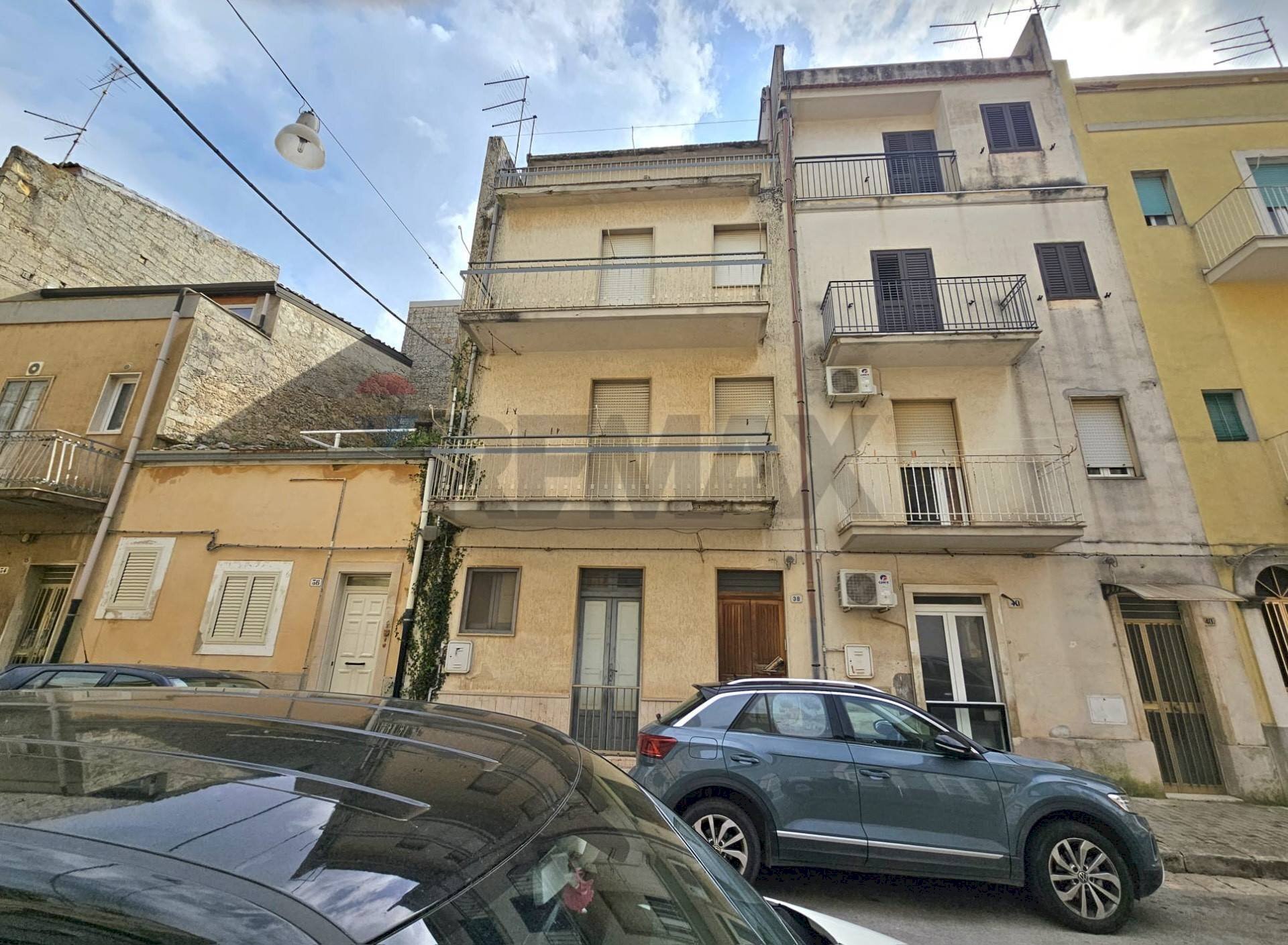 Edificio all\'aperto - Casa indipendente via Paolo Leni Spadafora
 
38, Ragusa - foto 1