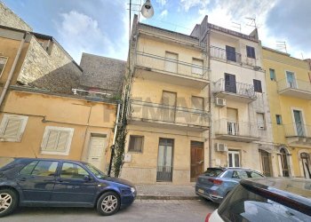 Edificio all\'aperto - Casa indipendente via Paolo Leni Spadafora
 
38, Ragusa - foto 2