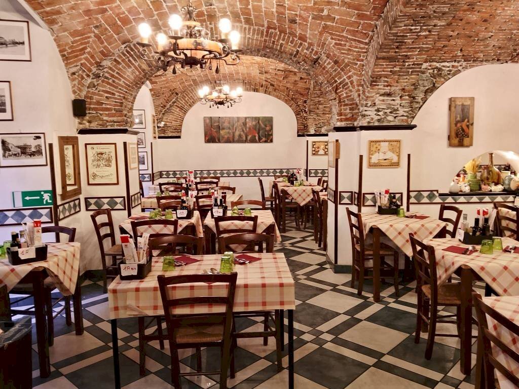 Interno non residenziale - Ristorante Savona (zona Centro storico) - foto 1