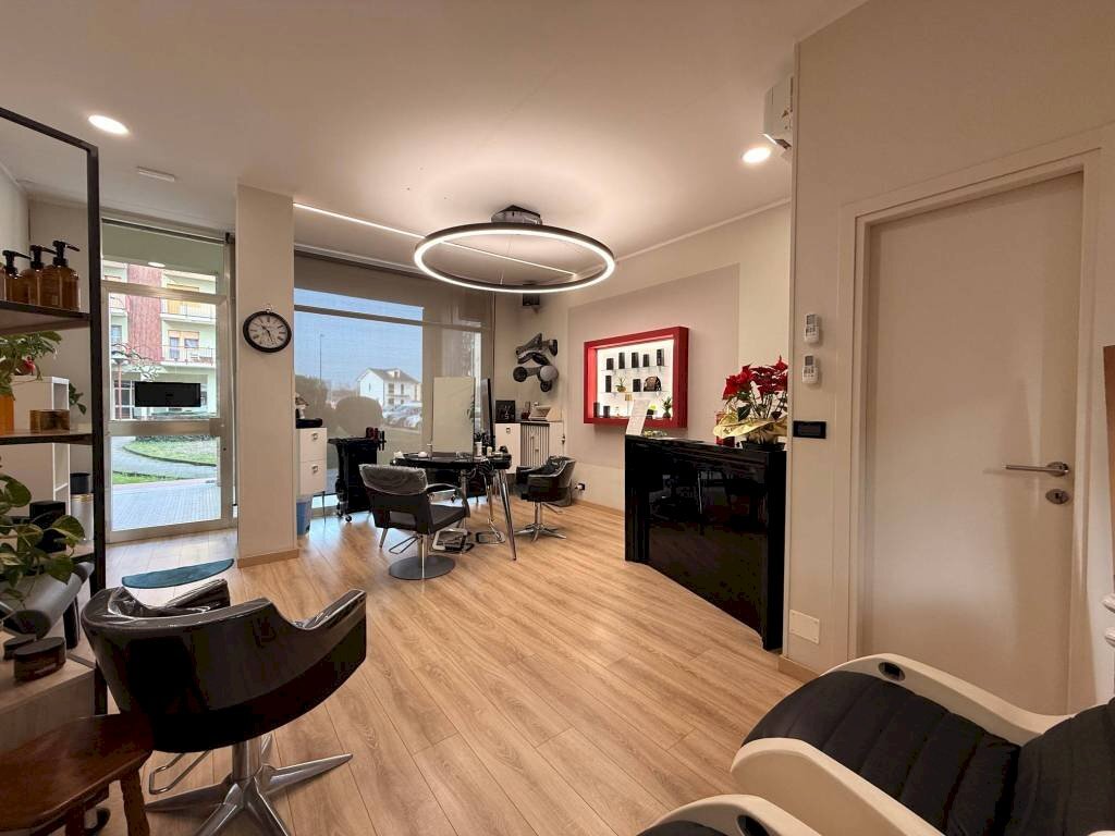 Salone - Shop via Fossano, 6, Carmagnola - photo 2
