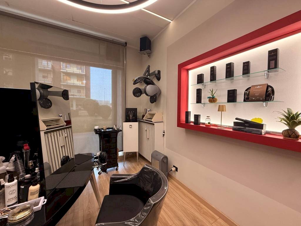 Salone - Shop via Fossano, 6, Carmagnola - photo 3