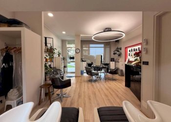 Salone - Shop via Fossano, 6, Carmagnola - photo 1