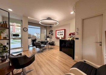 Salone - Shop via Fossano, 6, Carmagnola - photo 2