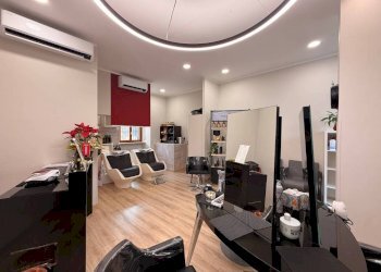 Salone - Shop via Fossano, 6, Carmagnola - photo 4