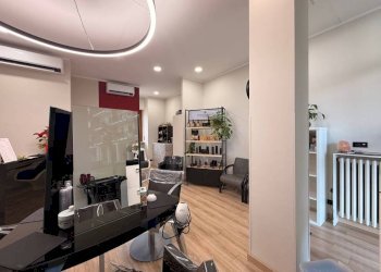 Salone - Shop via Fossano, 6, Carmagnola - photo 6