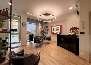 Salone - Shop via Fossano, 6, Carmagnola - photo 8