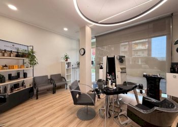 Salone - Shop via Fossano, 6, Carmagnola - photo 9