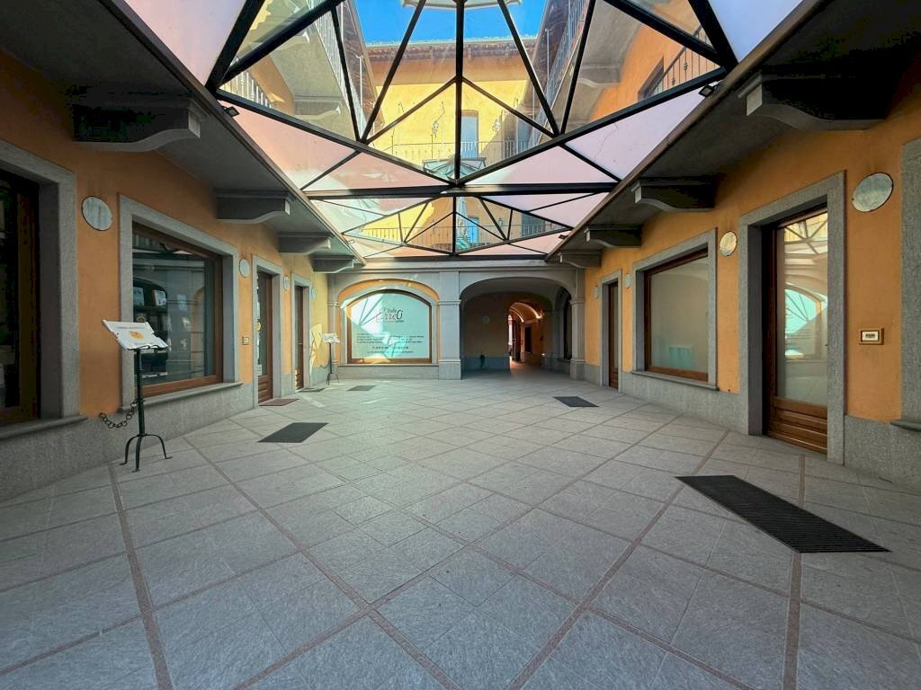 Cortile interno - Negozio via Ferruccio Valobra, 103, Carmagnola - foto 1