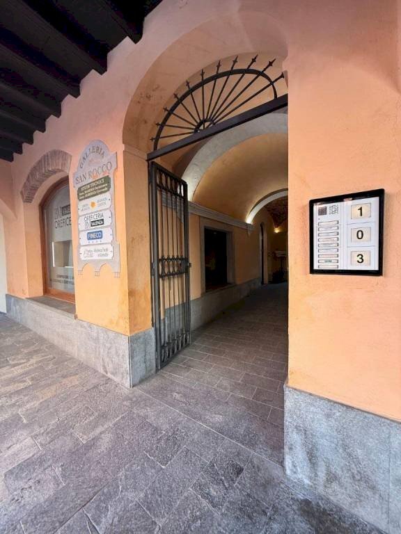 Interno palazzo - Negozio via Ferruccio Valobra, 103, Carmagnola - foto 2