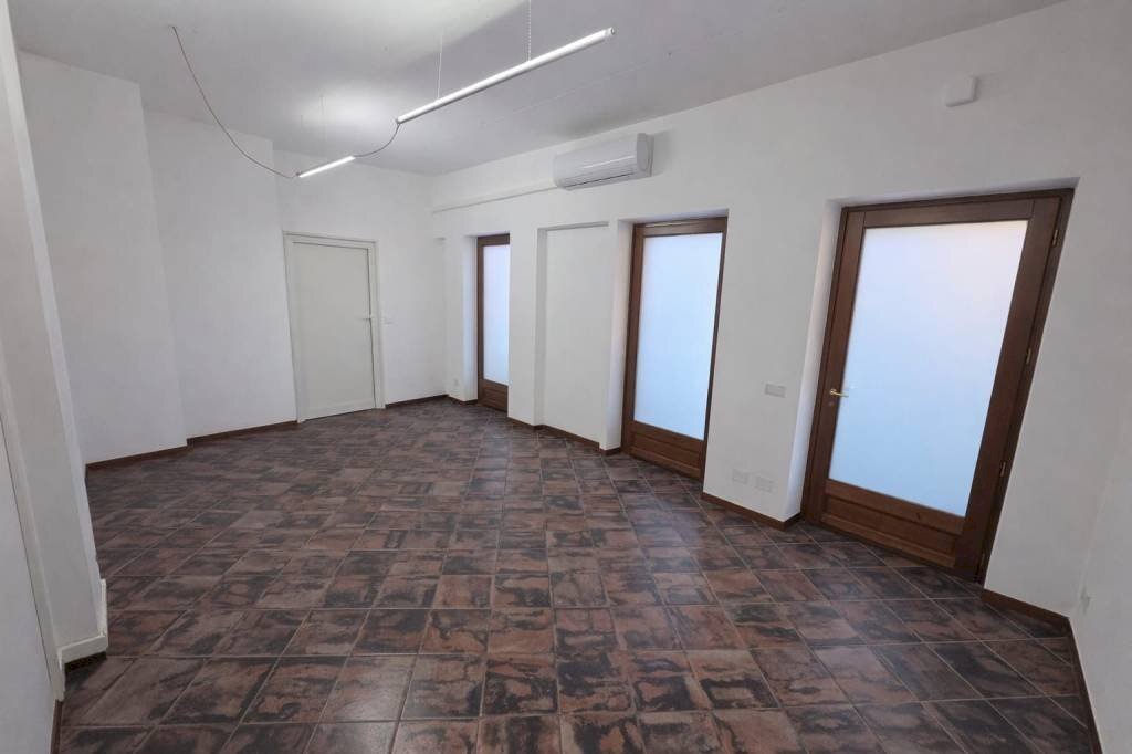 Stanza non arredata - Negozio via Ferruccio Valobra, 103, Carmagnola - foto 3