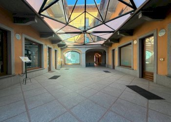 Cortile interno - Shop via Ferruccio Valobra, 103, Carmagnola - photo 1