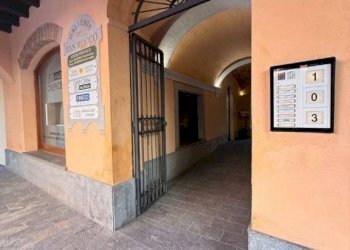 Interno palazzo - Shop via Ferruccio Valobra, 103, Carmagnola - photo 2