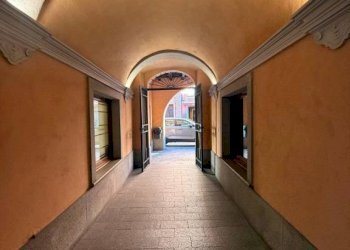 Interno palazzo - Shop via Ferruccio Valobra, 103, Carmagnola - photo 17