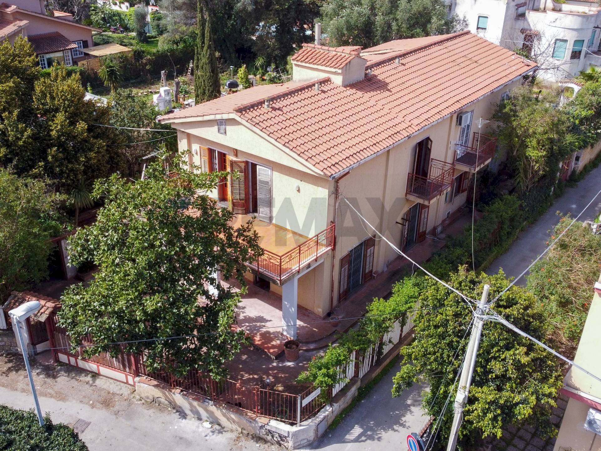 Casa all\'aperto - Villa VIA ANTIGONE
 
111, Palermo - foto 1