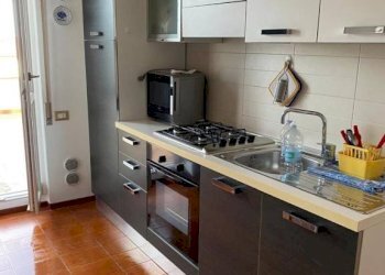 Cucina - Bilocale via Castello, Riva Ligure - foto 4