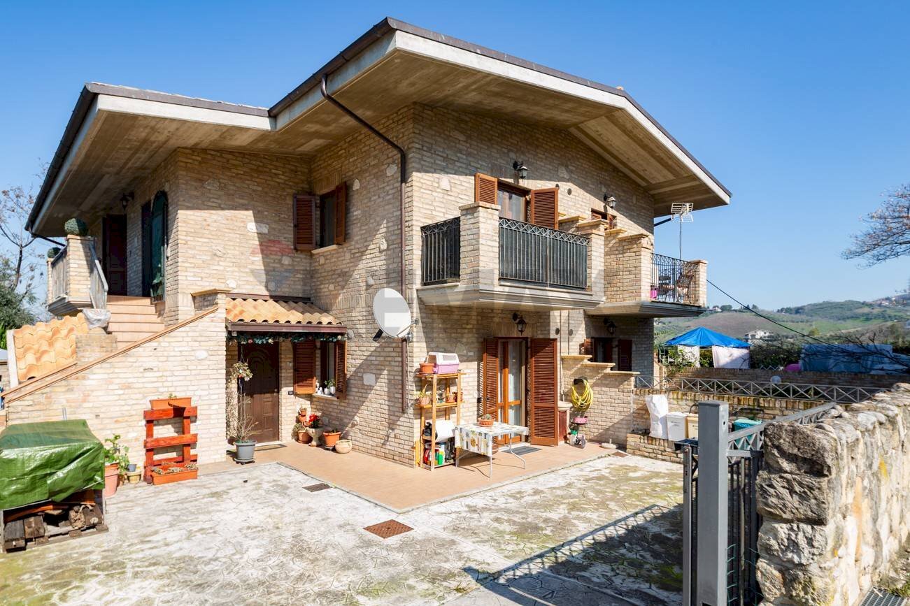 Casa all\'aperto - Casa semi indipendente via Colle Petrano
 
128, Casalincontrada - foto 1