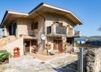 Casa all\'aperto - Casa semi indipendente via Colle Petrano
 
128, Casalincontrada - foto 1