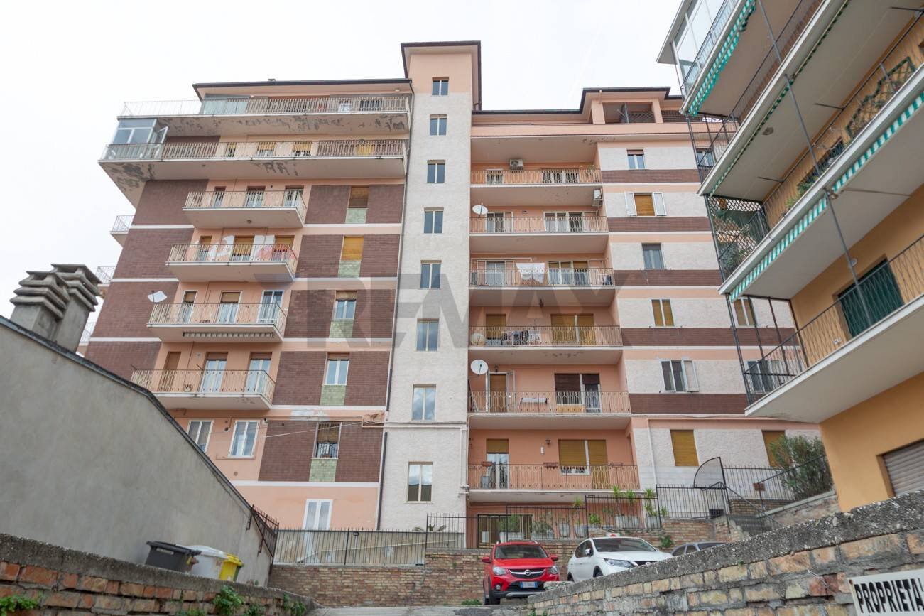 Edificio all\'aperto - Four-room apartment via Madonna Degli Angeli
 
105, Chieti - photo 1