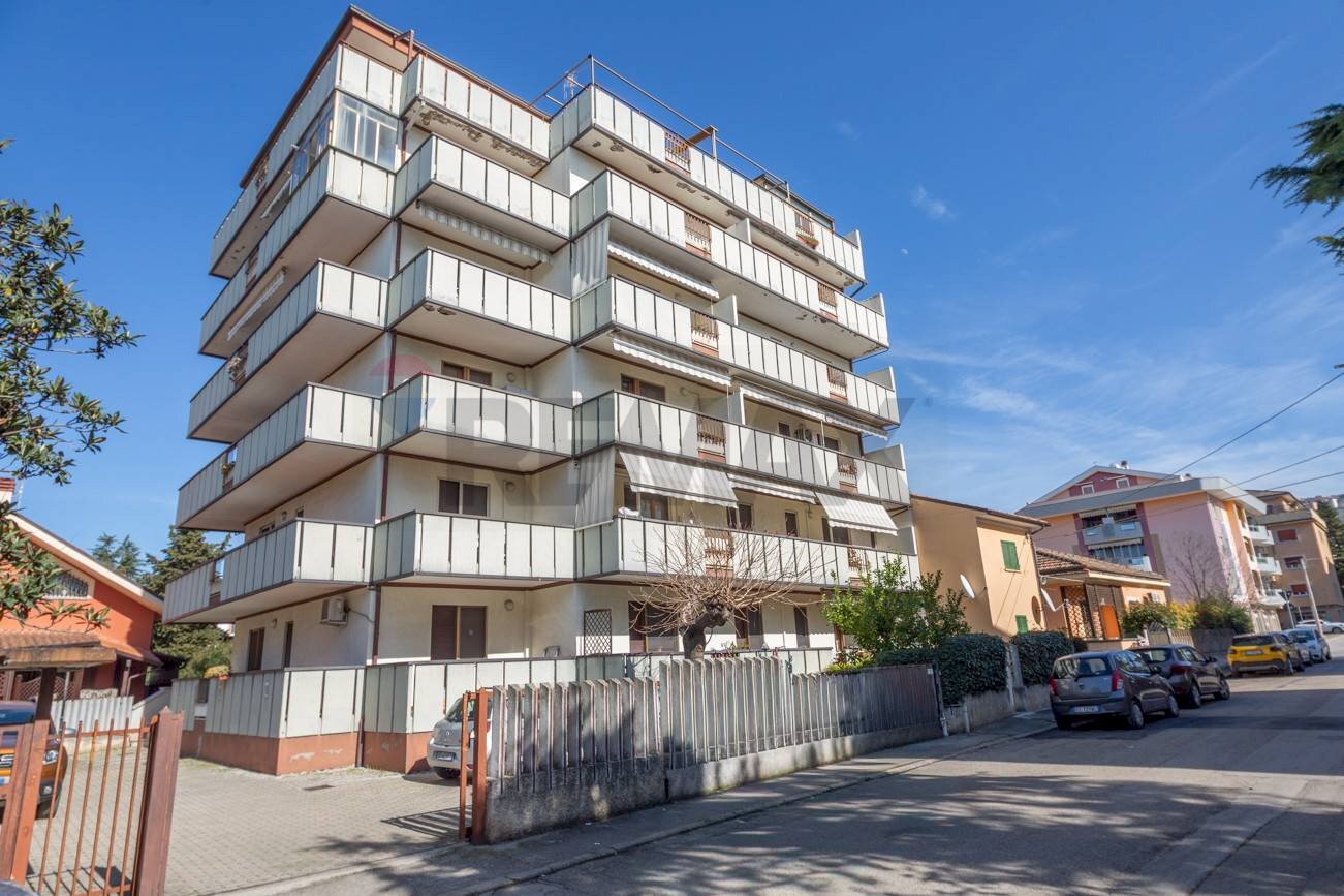 Edificio all\'aperto - Attico via Sulmona
 
75, Chieti - foto 1