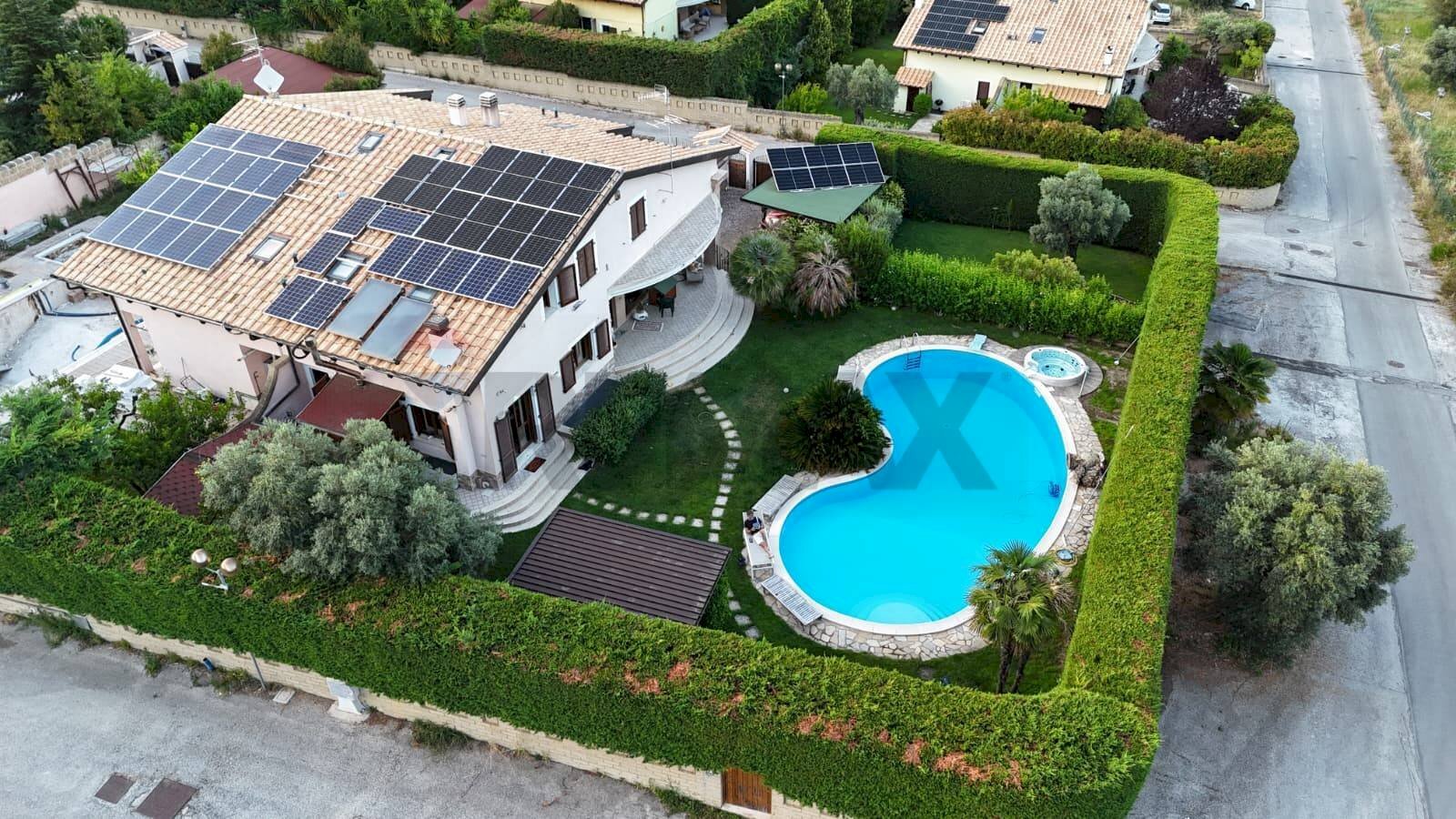 Piscina - Villa via Alessandro Cicognini
 
56, Francavilla al Mare - foto 1