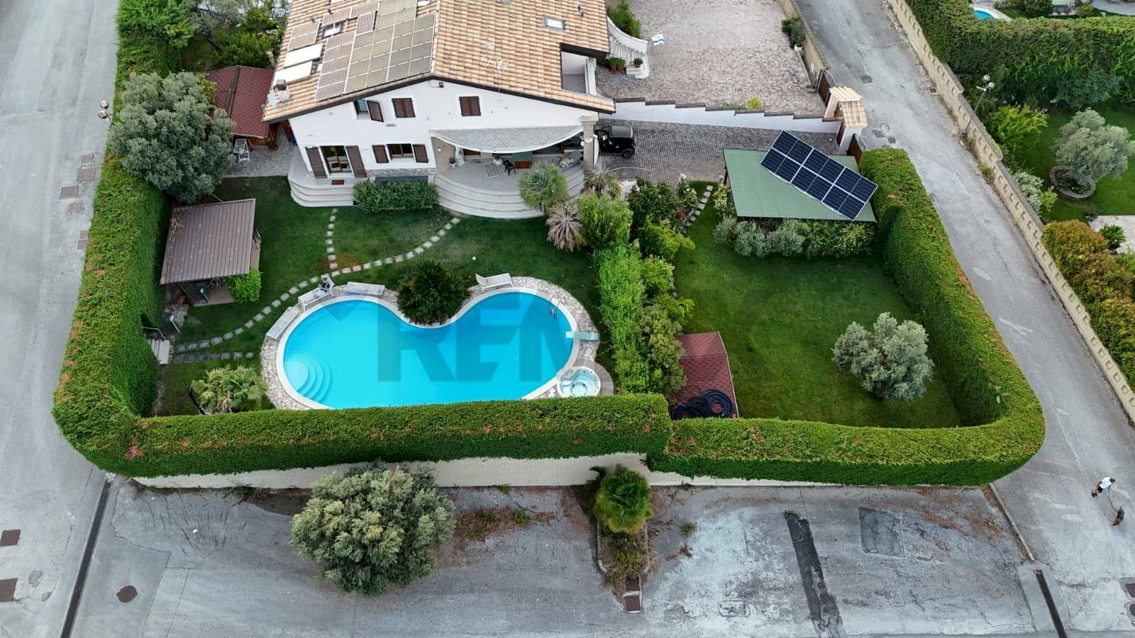 Piscina - Villa via Alessandro Cicognini
 
56, Francavilla al Mare - foto 2