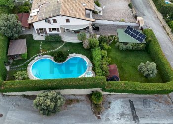 Piscina - Villa via Alessandro Cicognini
 
56, Francavilla al Mare - foto 2