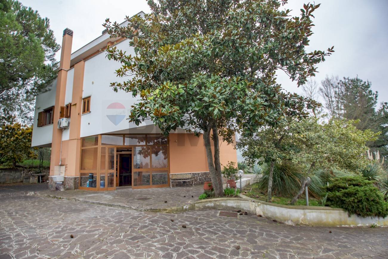 Casa all\'aperto - Villa contrada Costa Cola
 
61, Bucchianico - foto 1