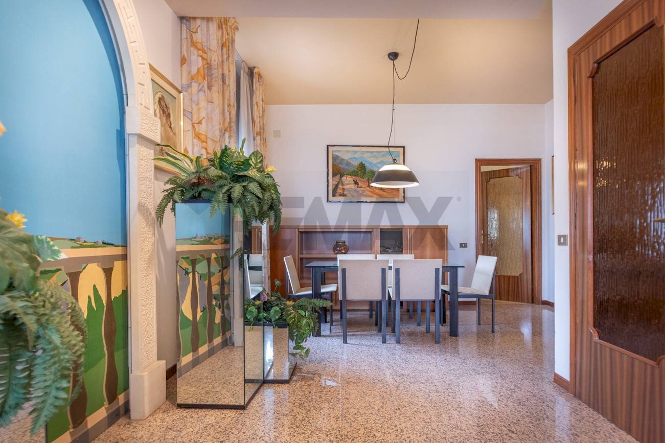 Sala da pranzo - Villa contrada Costa Cola
 
61, Bucchianico - foto 1