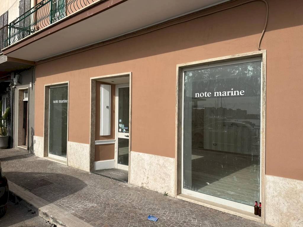 Facciata - Negozio corso del Popolo, Anzio - foto 2