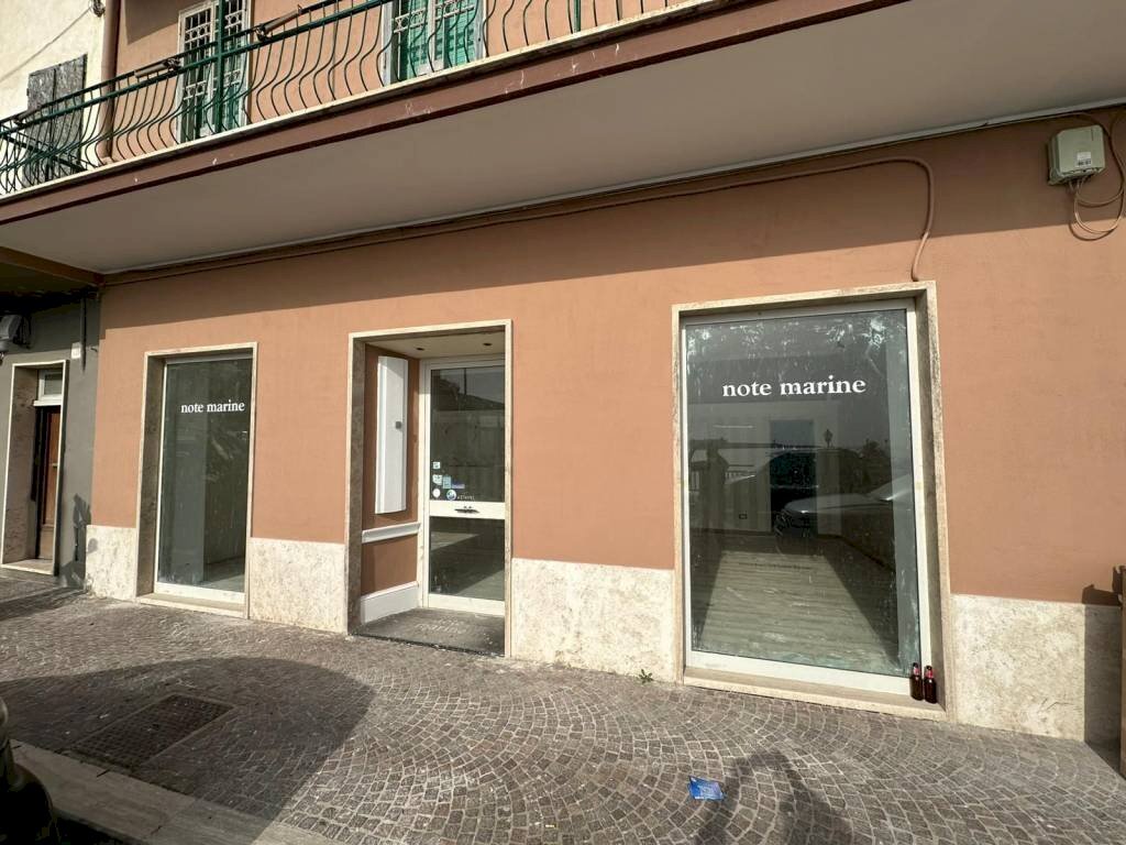 Facciata - Negozio corso del Popolo, Anzio - foto 3