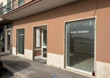 Facciata - Negozio corso del Popolo, Anzio - foto 2