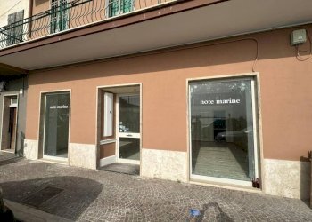 Facciata - Negozio corso del Popolo, Anzio - foto 3