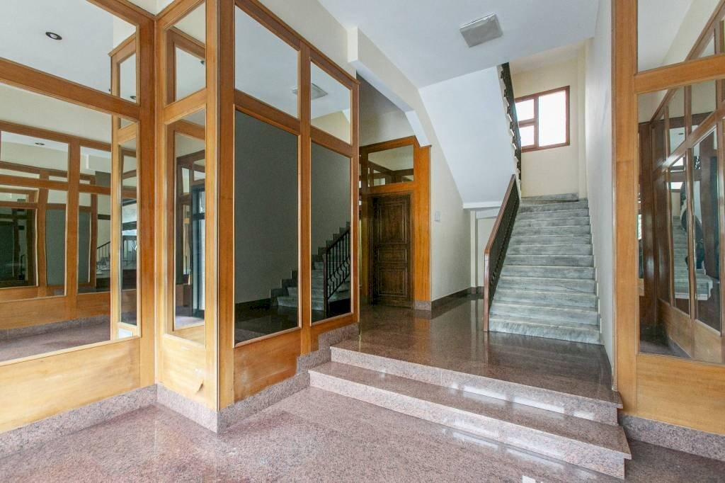 Interno palazzo - Three-room apartment via Alberto Litta Modignani, 32, Roma (neighborhood Torrino) - photo 2