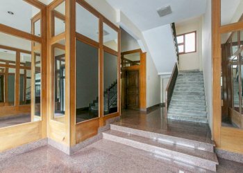 Interno palazzo - Trilocale via Alberto Litta Modignani, 32, Roma (zona Torrino) - foto 2