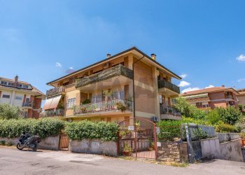 Edificio all\'aperto - Trilocale Via Menofilo, Roma - foto 1