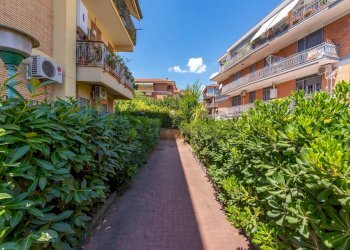 Edificio all\'aperto - Trilocale Via Menofilo, Roma - foto 2