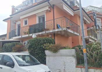 Casa all\'aperto - Bilocale Via Ischia
 
95, Numana - foto 2