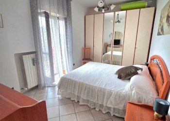 Camera da letto - Villa Località Valmaggiore, Asti - foto 8
