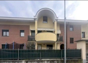 Facciata - Trilocale Regione Crocetta, Villafranca d'Asti - foto 1