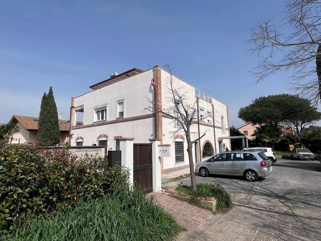 Facciata - Bilocale via Antonio Taramelli, Roma (zona Lido di Ostia) - foto 2