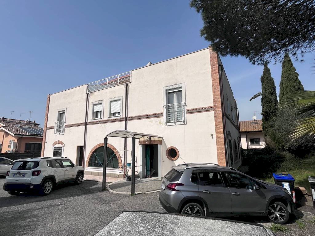 Facciata - Bilocale via Antonio Taramelli, Roma (zona Lido di Ostia) - foto 3