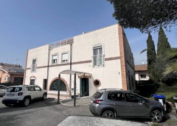 Facciata - Bilocale via Antonio Taramelli, Roma (zona Lido di Ostia) - foto 3