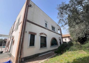 Facciata - Bilocale via Antonio Taramelli, Roma (zona Lido di Ostia) - foto 4