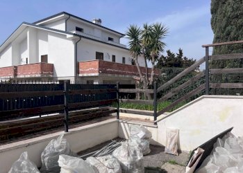 Giardino - Bilocale via Antonio Taramelli, Roma (zona Lido di Ostia) - foto 11