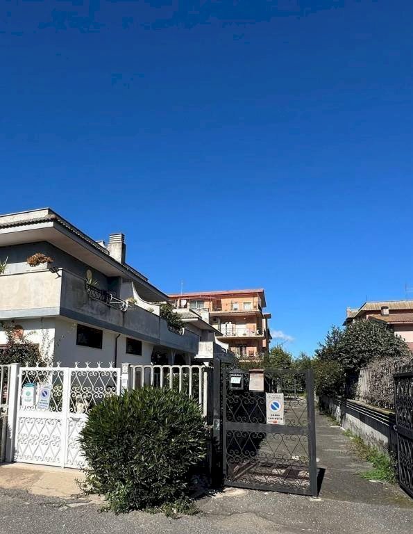Facciata - Villa via Armando Angelini, Ladispoli - foto 1