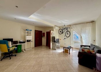 Facciata - Trilocale via Genzano, Roma - foto 1