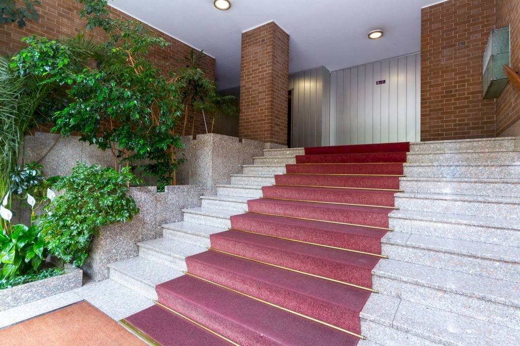 Interno palazzo - Quadrilocale corso Eusebio Giambone, 63, Torino (zona Lingotto) - foto 1