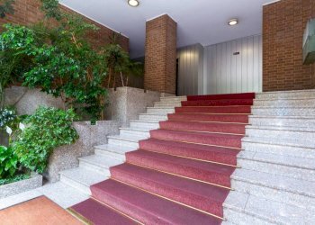 Interno palazzo - Quadrilocale corso Eusebio Giambone, 63, Torino (zona Lingotto) - foto 1