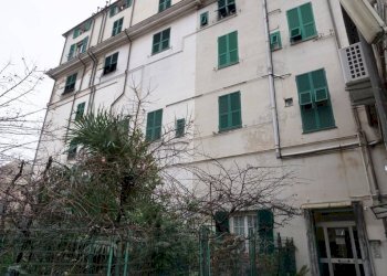 Facciata - Trilocale via Costanzo Grillone, 6, Genova (zona Cornigliano) - foto 1