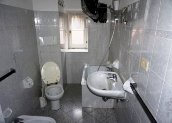 Bagno - Trilocale via Costanzo Grillone, 6, Genova (zona Cornigliano) - foto 14